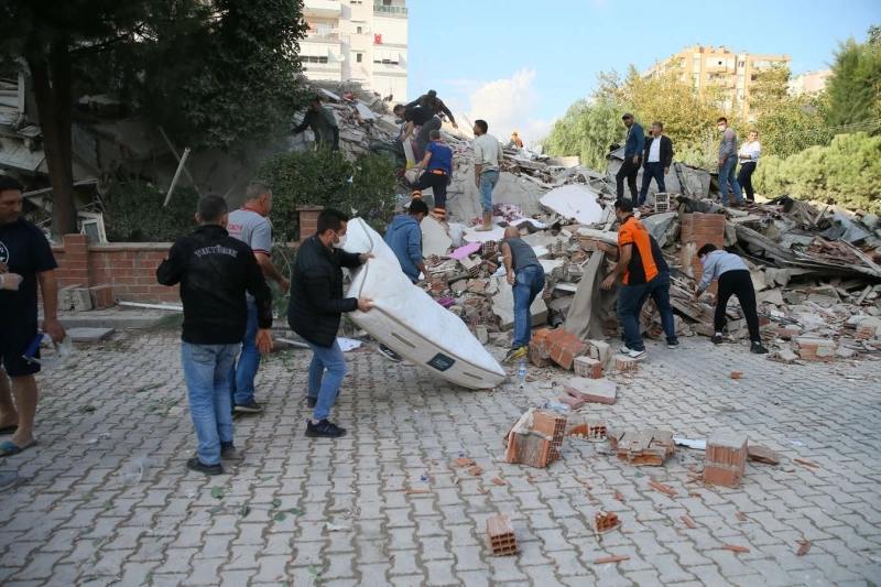разрушенные дома в Измире