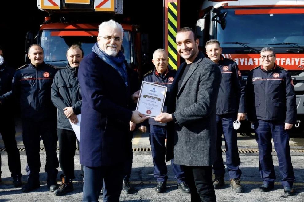 вручение сертификатов в стамбульском учебном центре пожарных актерам сериала