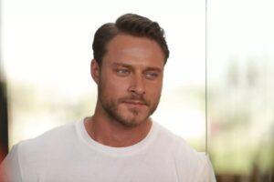 кадр из сериала "Красивее чем ты"