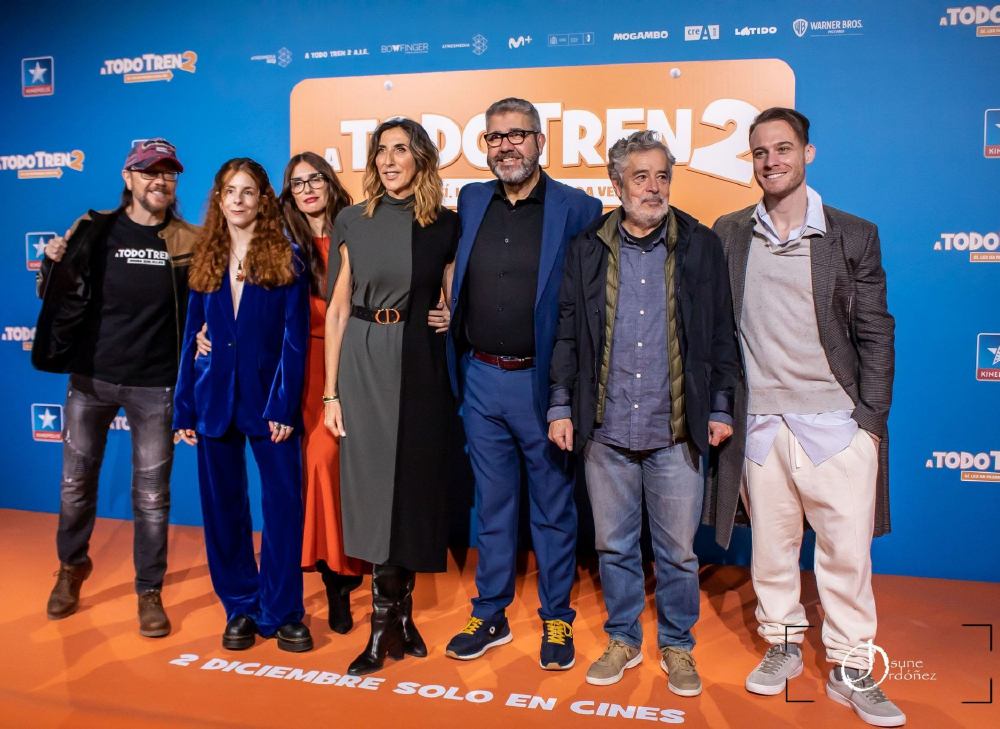 Керем Бюрсин на гала-премьере испанского фильма На всех парах 2