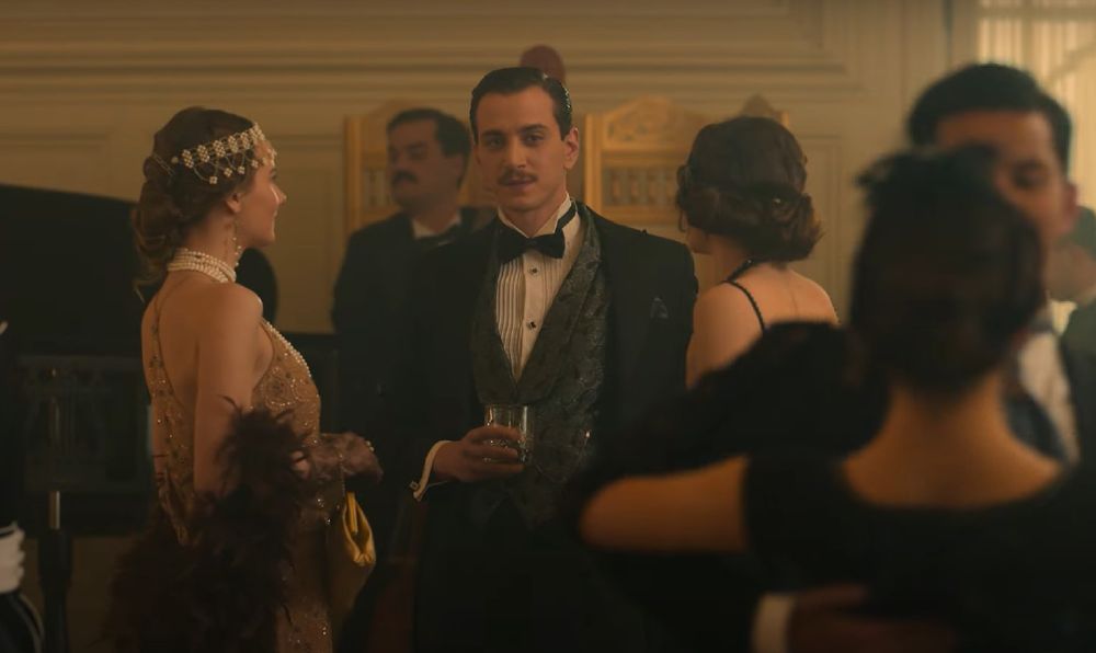 кадр из сериала "Полночь в отеле Пера Палас"