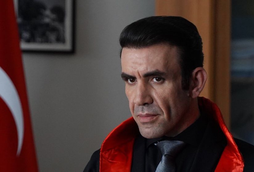 Мехмет Йылмаз Ак в сериале "Судебный процесс"
