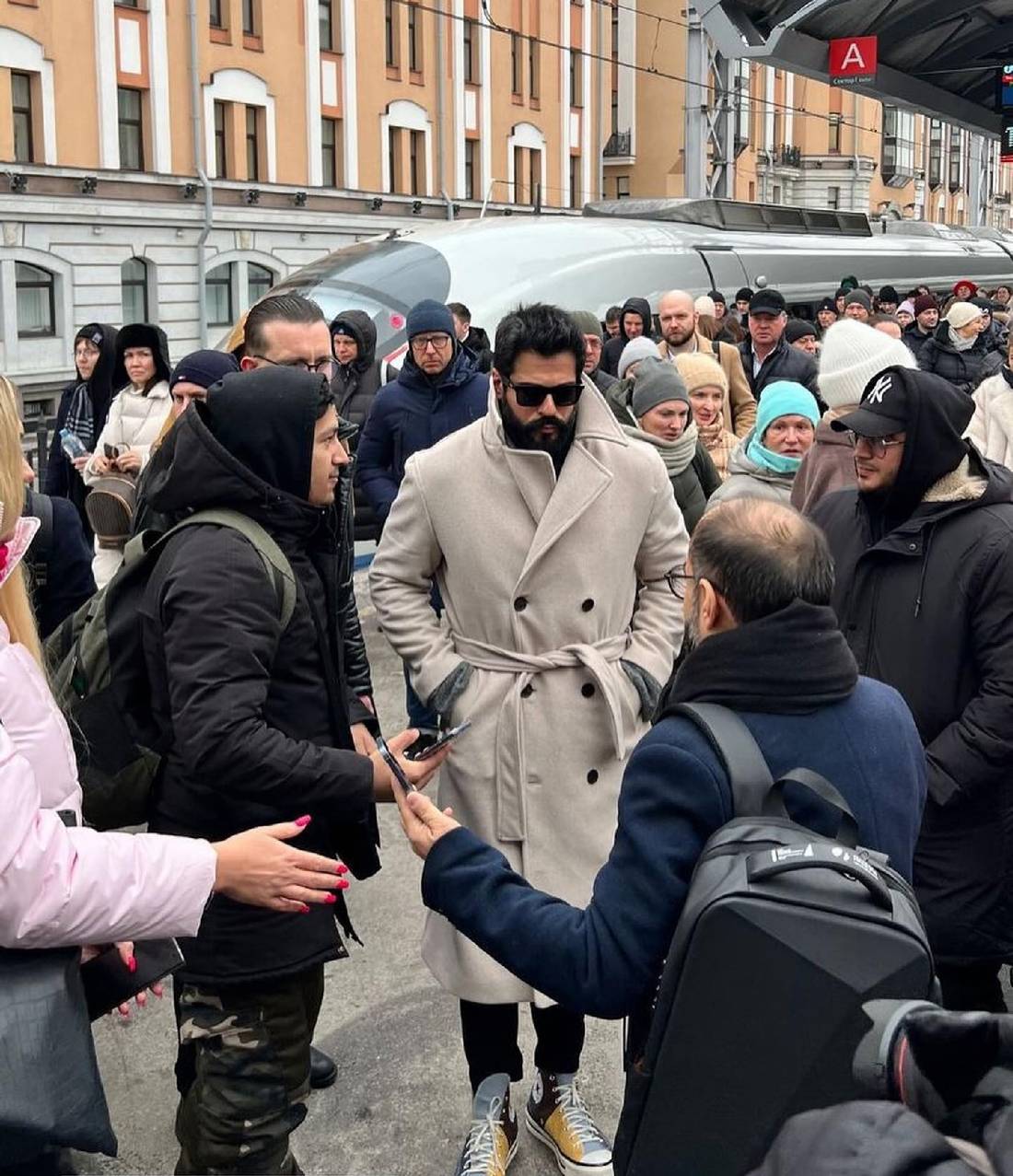 Бурак Озчивит в Санкт Петербурге